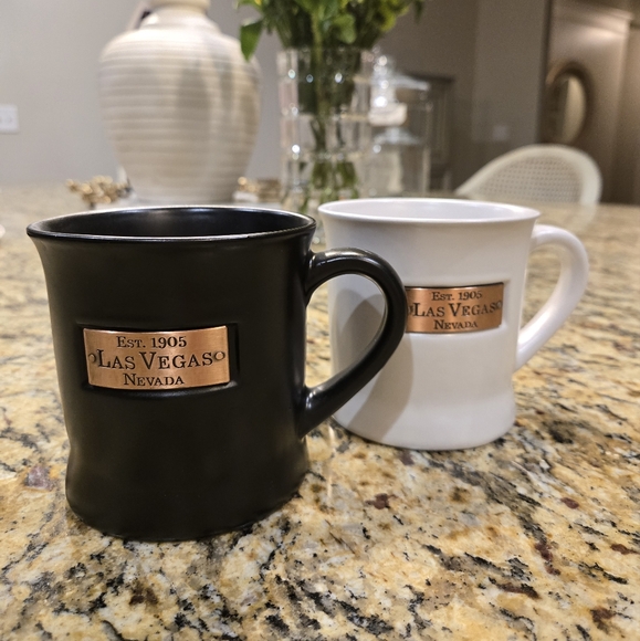 Las Vegas Black and White Ceramic Mug Set - Picture 1 of 4